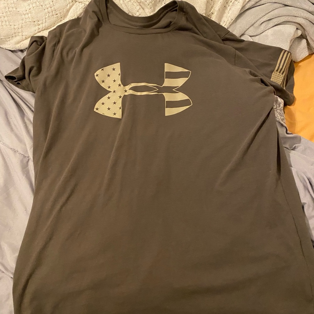 Green and Tan UA shirt